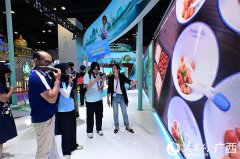 和两位东盟伴侣到桂林玩 